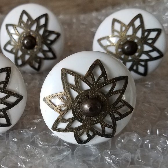 11 Brass White Ceramic Starburst Knobs - Picture 1 of 10